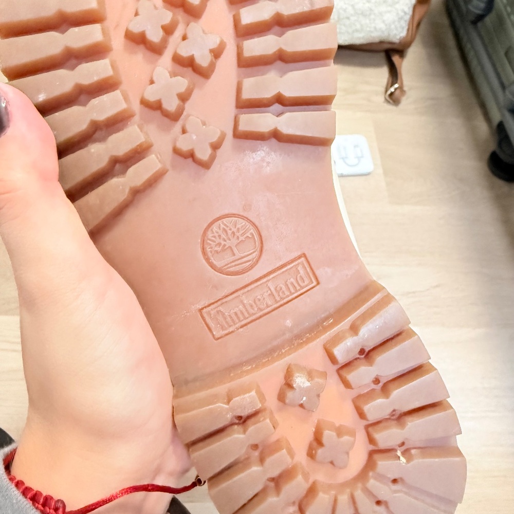 Timberland Boots in Light Ivory - Picture 7 of 8